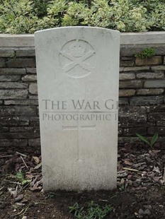 BROWN'S ROAD MILITARY CEMETERY, FESTUBERT - DAVIES, T